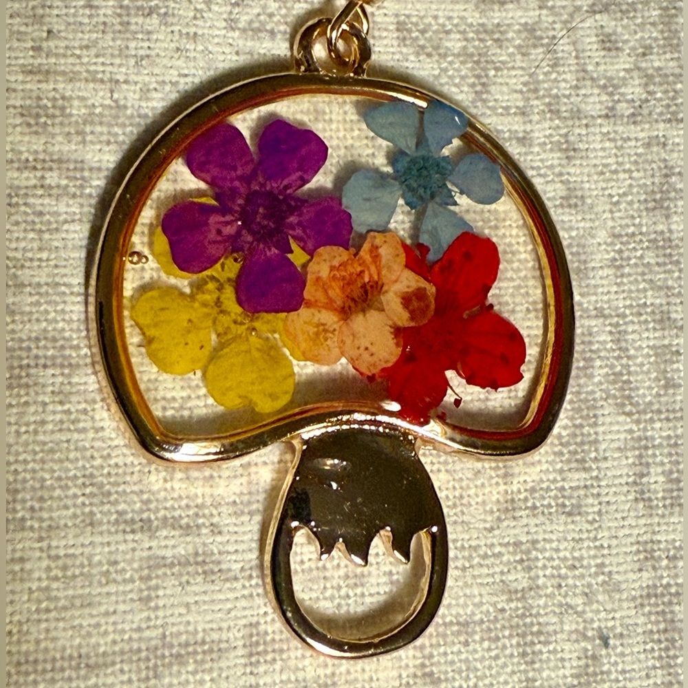 NWT Goldtone Pressed Flower Mushroom Earrings 🍄 - Picture 4 of 5